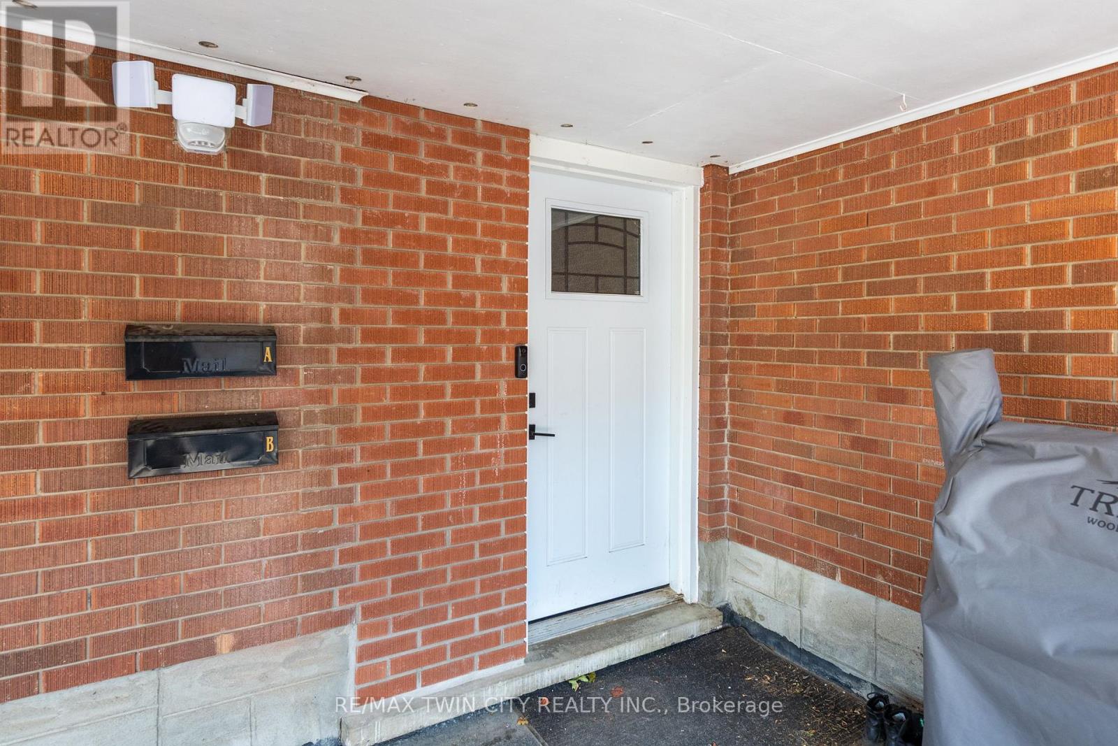 1067 Bernhardt Street, Cambridge, Ontario  N3H 2X9 - Photo 2 - X12521718