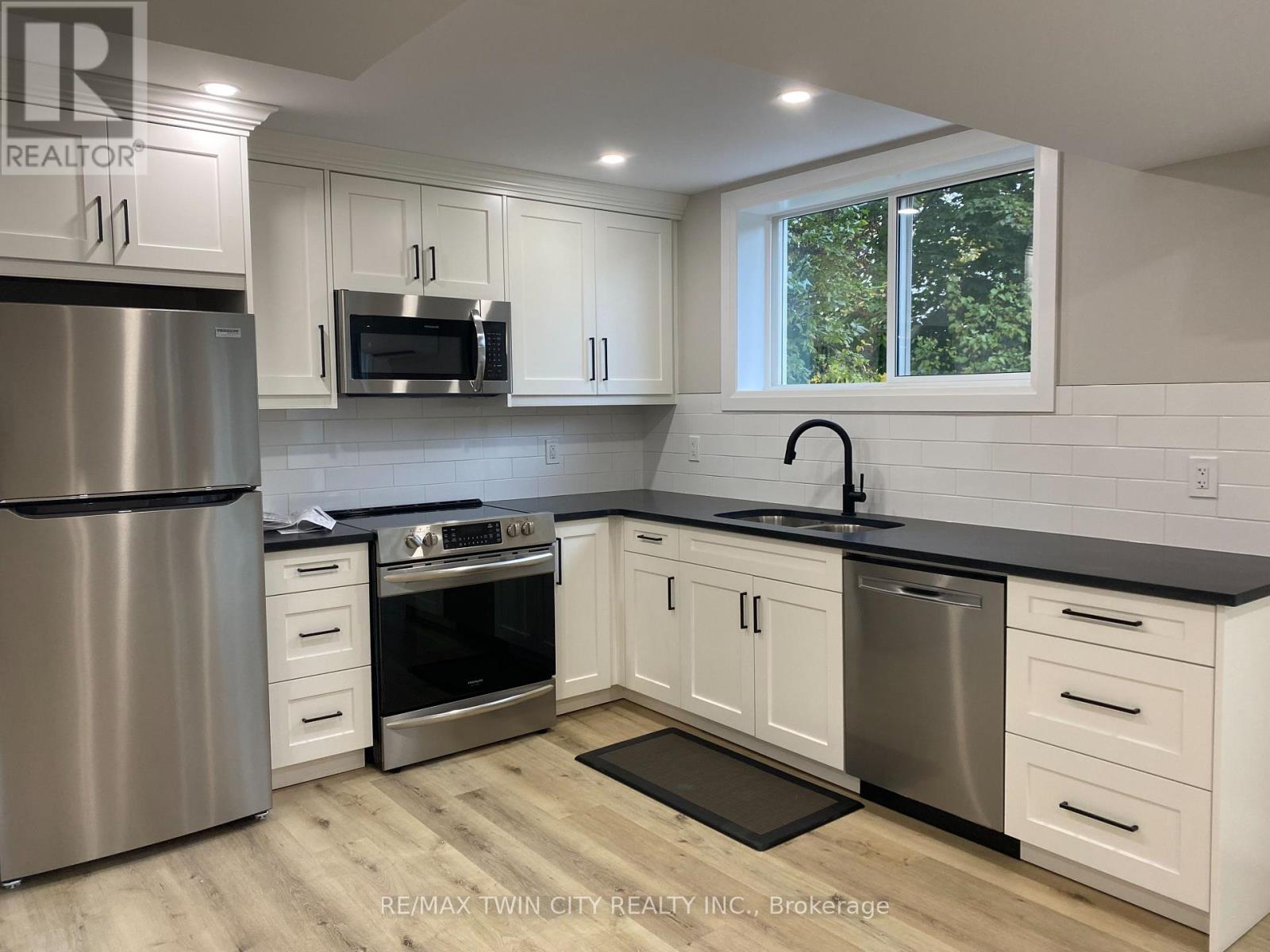 1067 Bernhardt Street, Cambridge, Ontario  N3H 2X9 - Photo 20 - X12521718