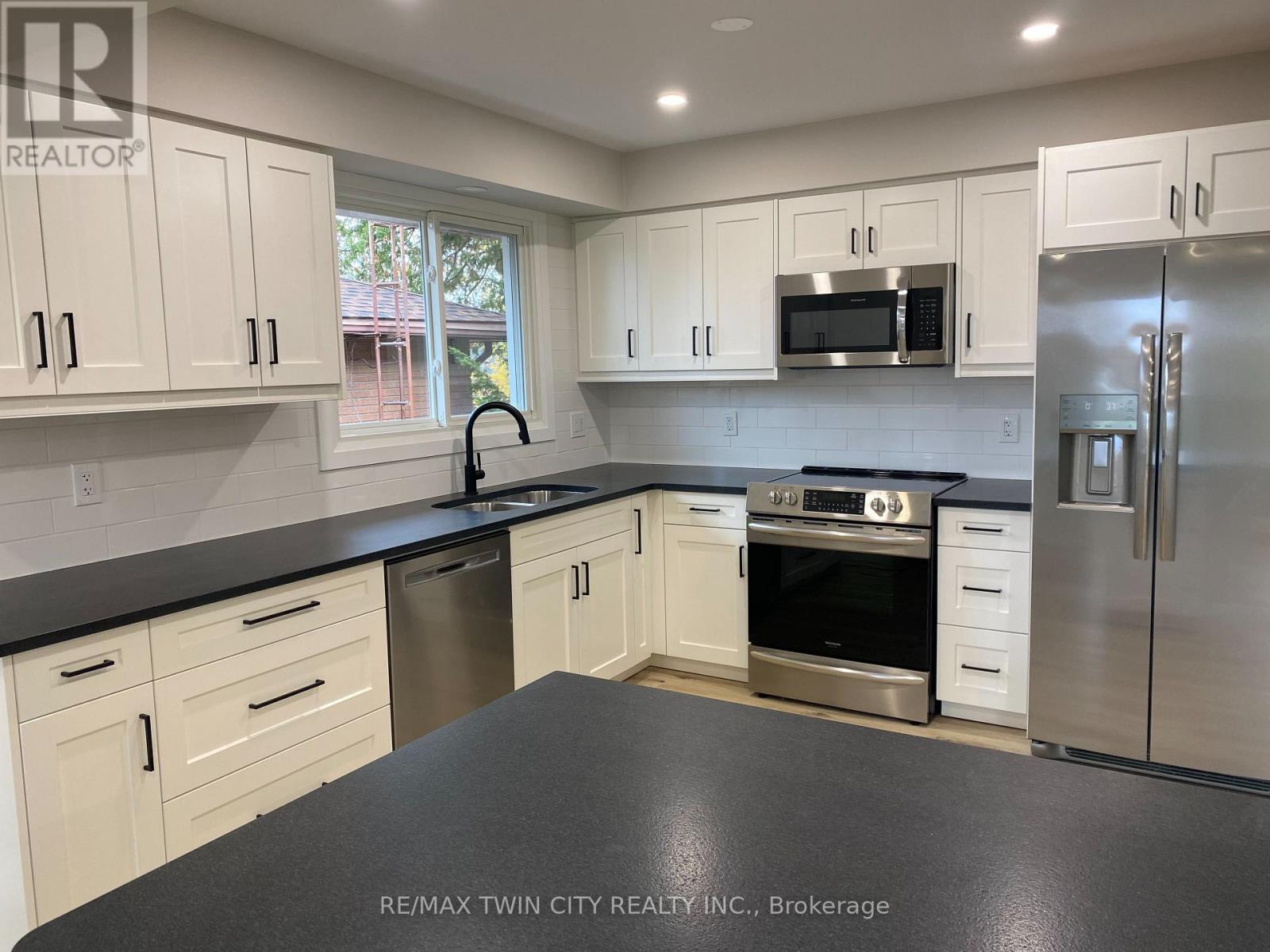 1067 Bernhardt Street, Cambridge, Ontario  N3H 2X9 - Photo 5 - X12521718