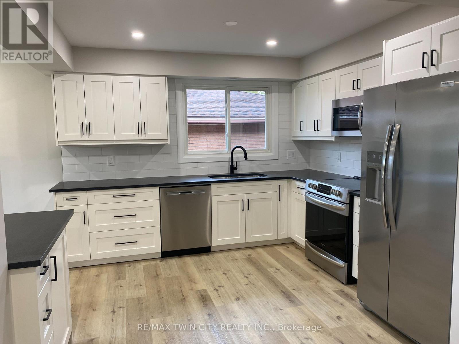 1067 Bernhardt Street, Cambridge, Ontario  N3H 2X9 - Photo 6 - X12521718