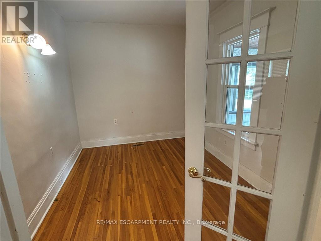 9 Grantham Avenue S, St. Catharines, Ontario  L2P 3B3 - Photo 11 - X12521774