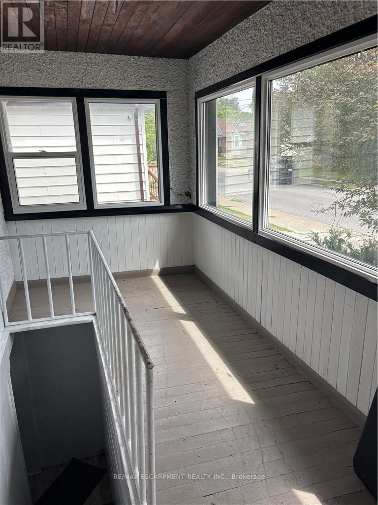 9 Grantham Avenue S, St. Catharines, Ontario  L2P 3B3 - Photo 15 - X12521774