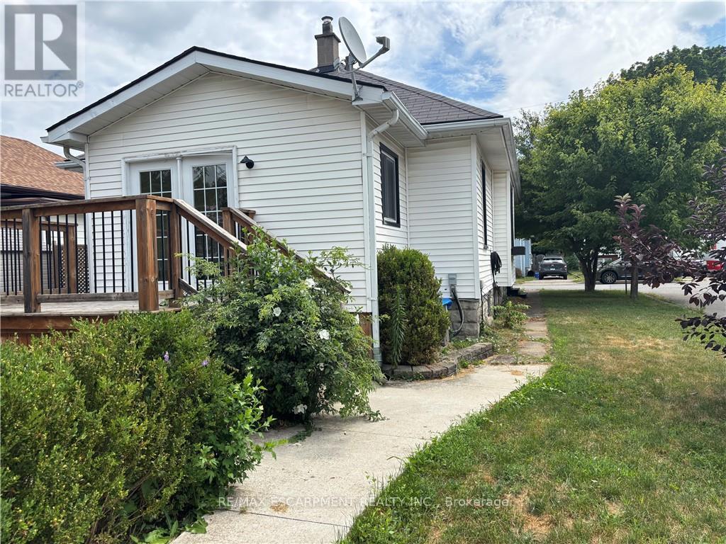 9 Grantham Avenue S, St. Catharines, Ontario  L2P 3B3 - Photo 18 - X12521774