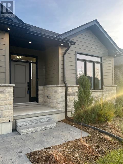 Photo 3 of 31 for 148 Foxborough Place