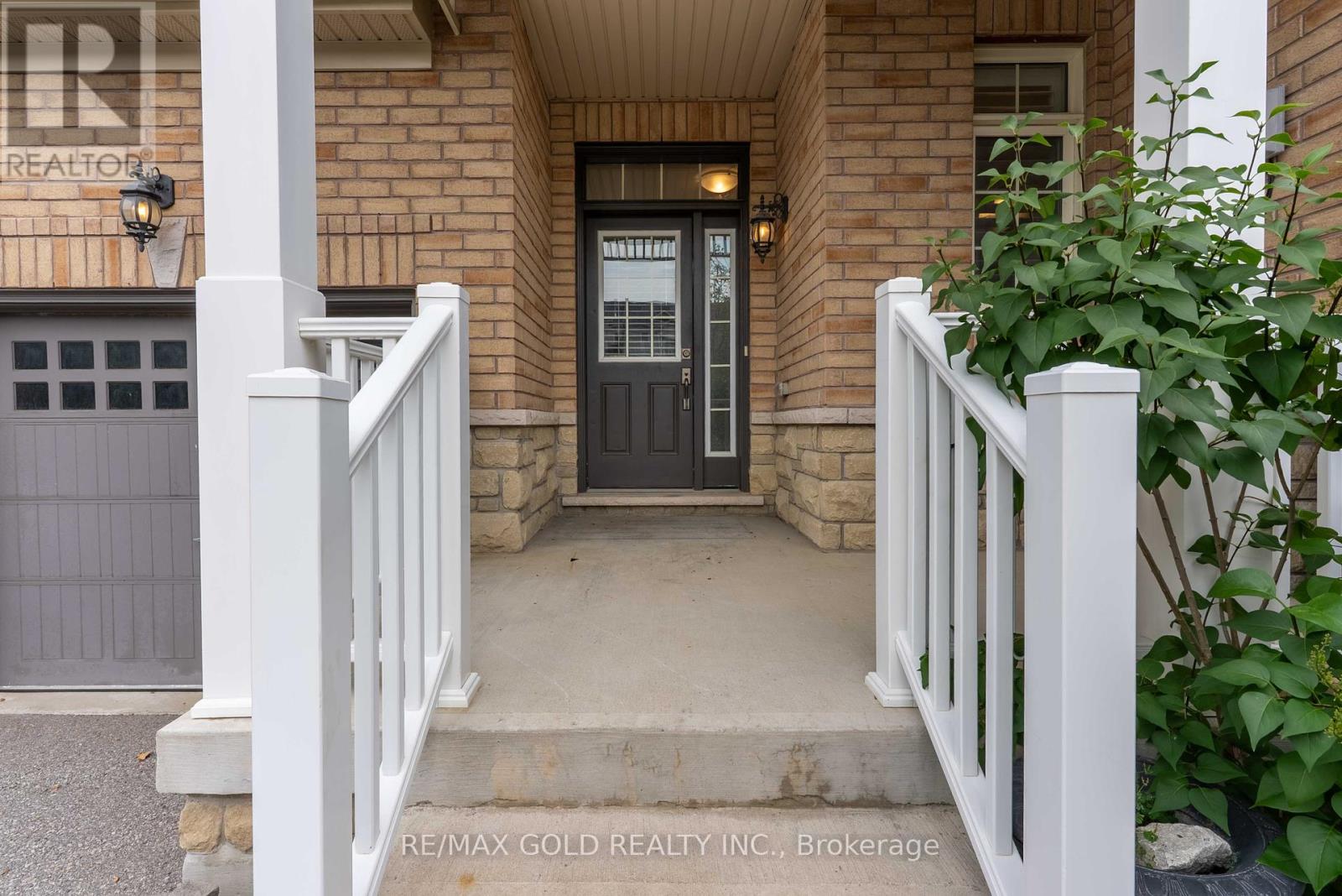 7 Mccardy Court, Caledon, Ontario  L7C 3X1 - Photo 4 - W12285873