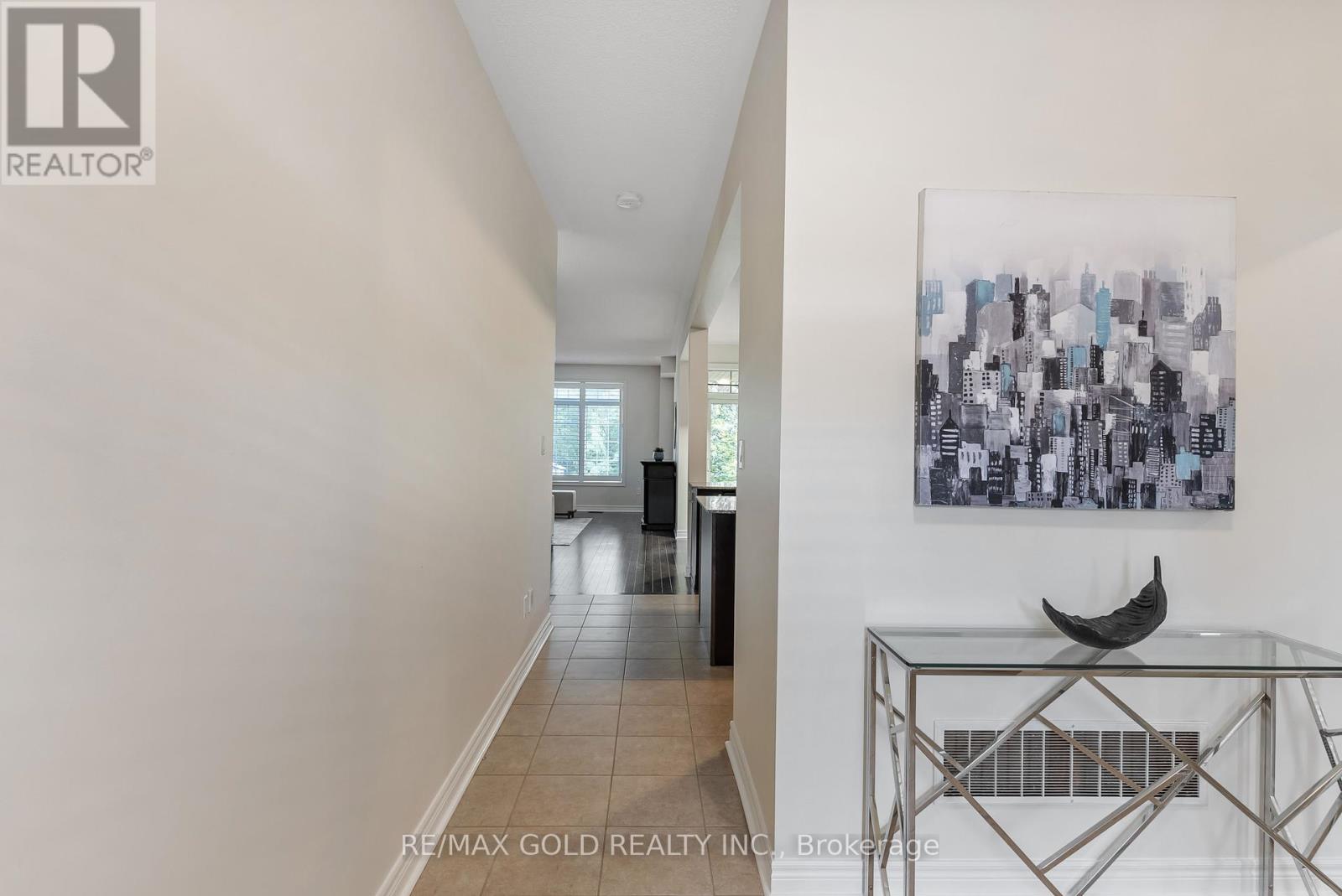 7 Mccardy Court, Caledon, Ontario  L7C 3X1 - Photo 5 - W12285873