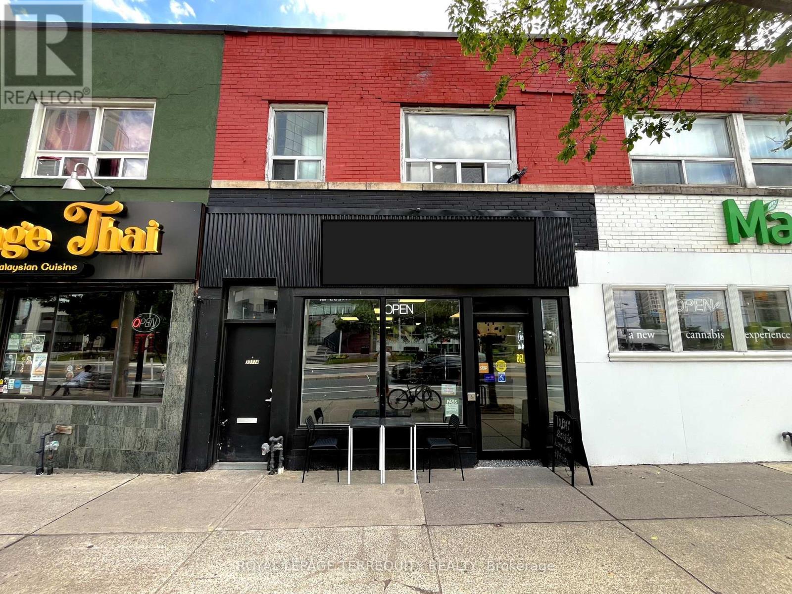 3371 BLOOR STREET W, Toronto, Ontario