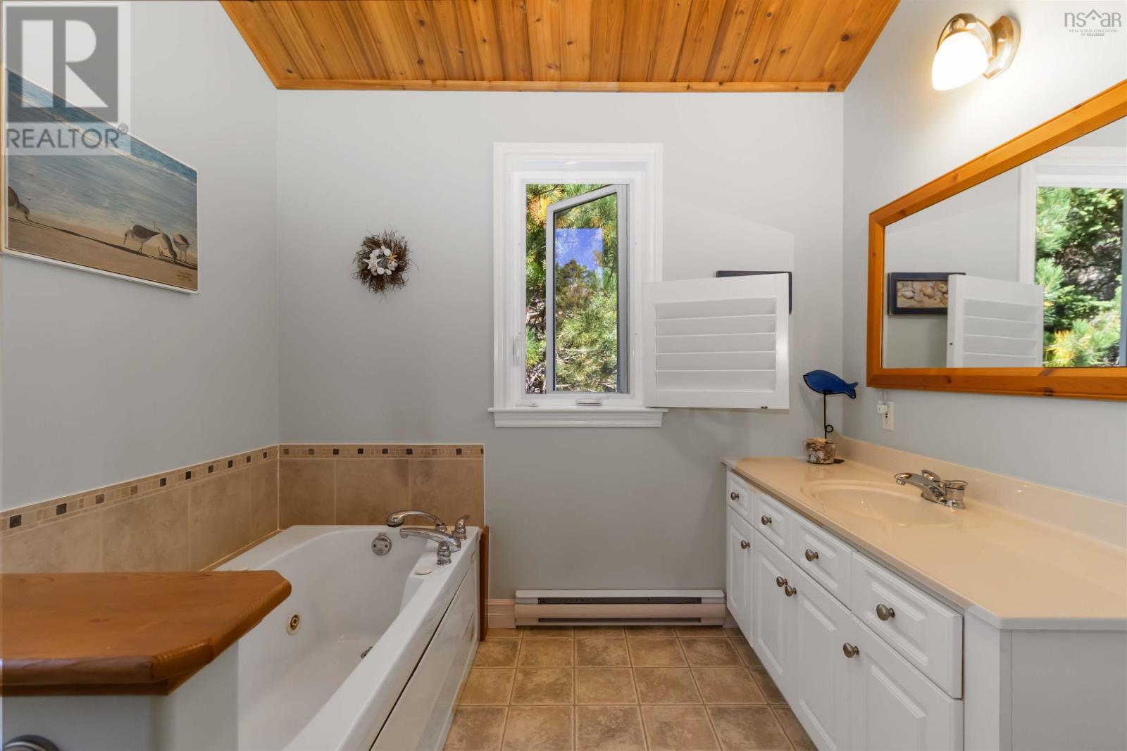 135 Borgalds Shore Drive, 135 Borgels Shore Drive, Chester Basin, Nova Scotia  B0J 1K0 - Photo 14 - 202525656