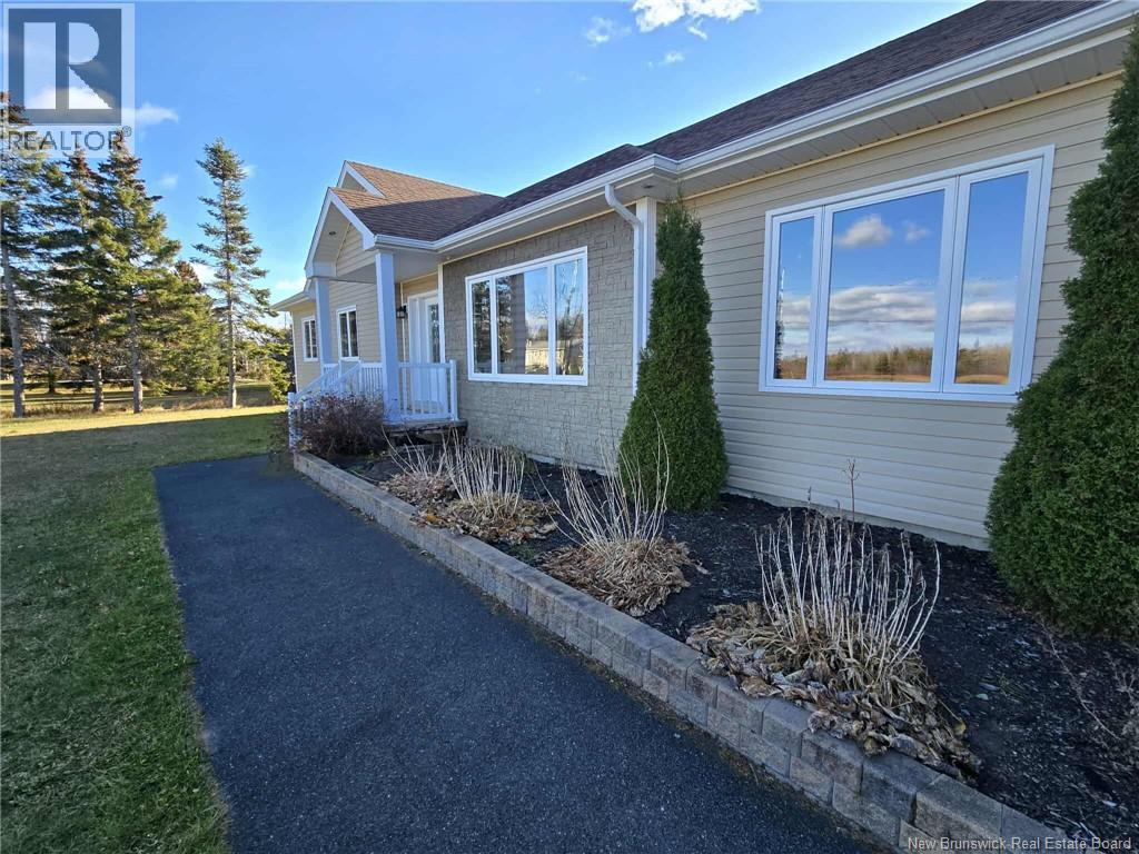 24 Frederic Street, Petit-Rocher, New Brunswick  E8J 1A3 - Photo 5 - NB129815