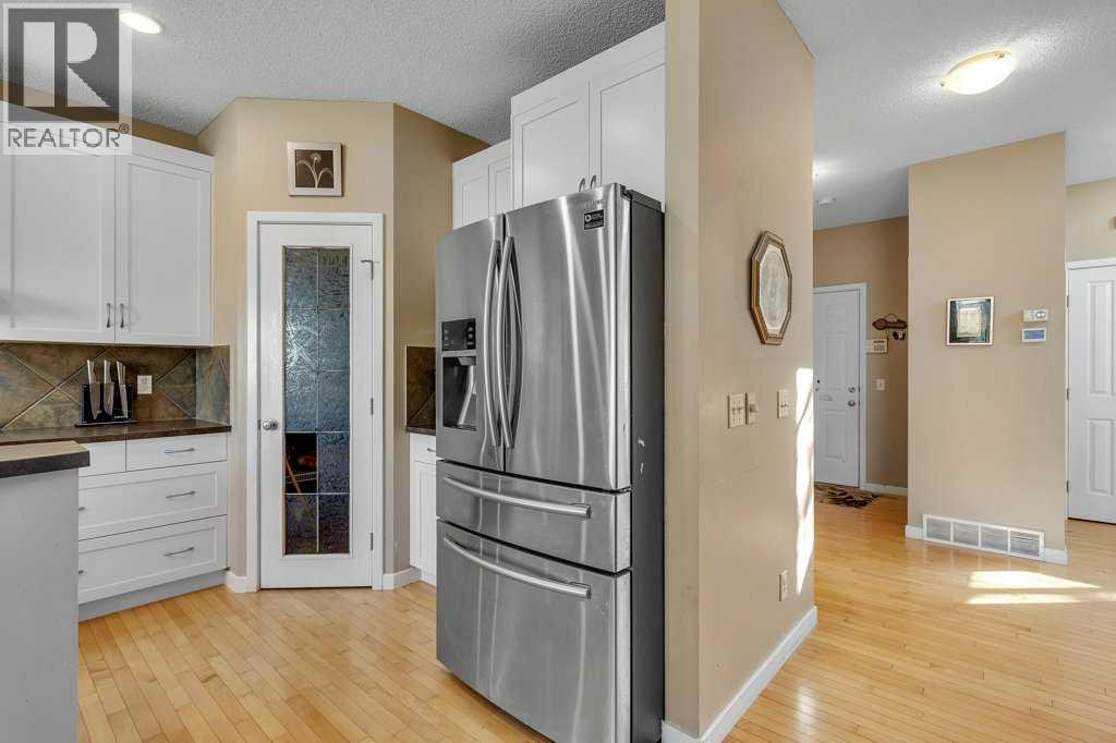 119 Valley Stream Circle Nw, Calgary, Alberta  T3B 5W2 - Photo 11 - A2259449