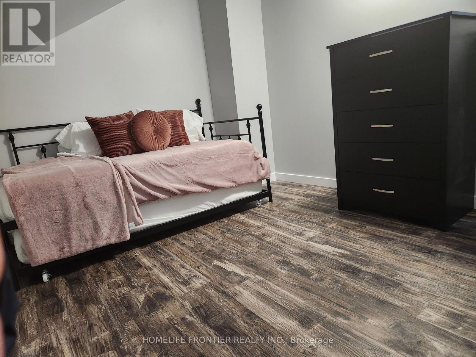 27 BEECH STREET, Ajax, Ontario