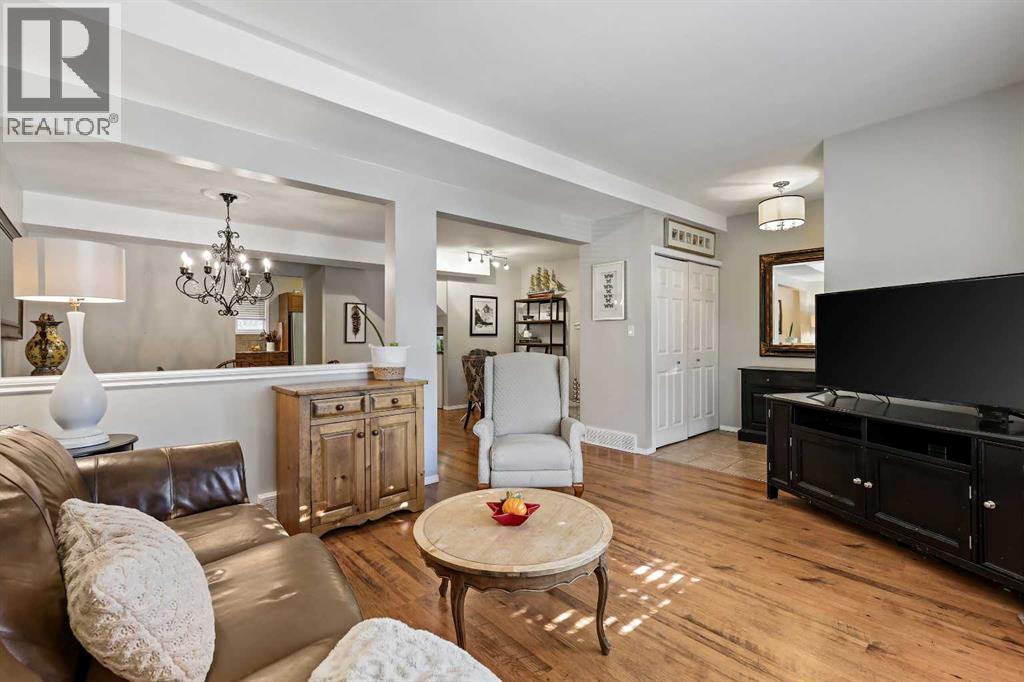 832 68 Avenue Sw, Calgary, Alberta  T2V 0N4 - Photo 3 - A2261840