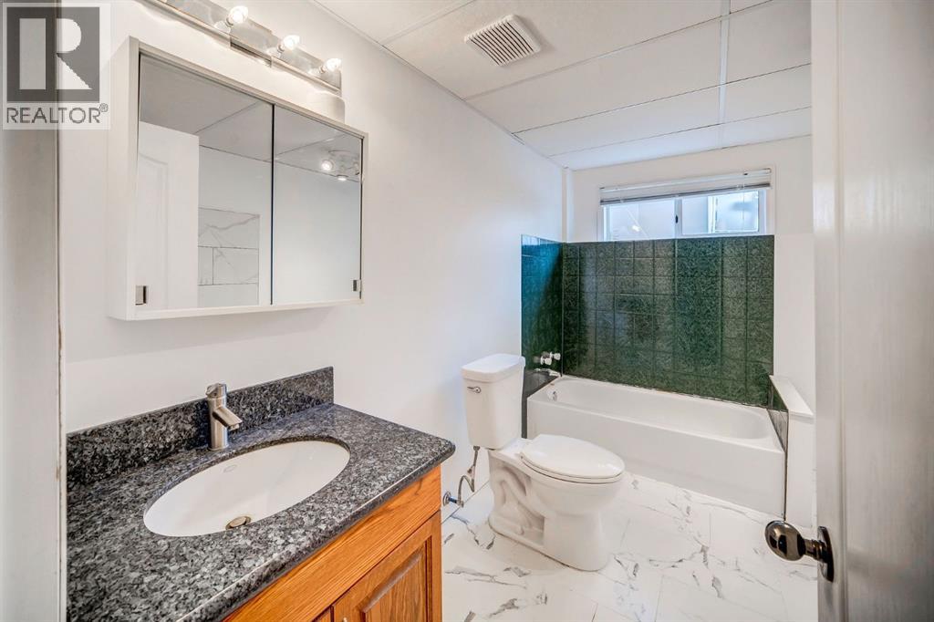 2925 Signal Hill Heights Sw, Calgary, Alberta  T3H 2X4 - Photo 28 - A2268392