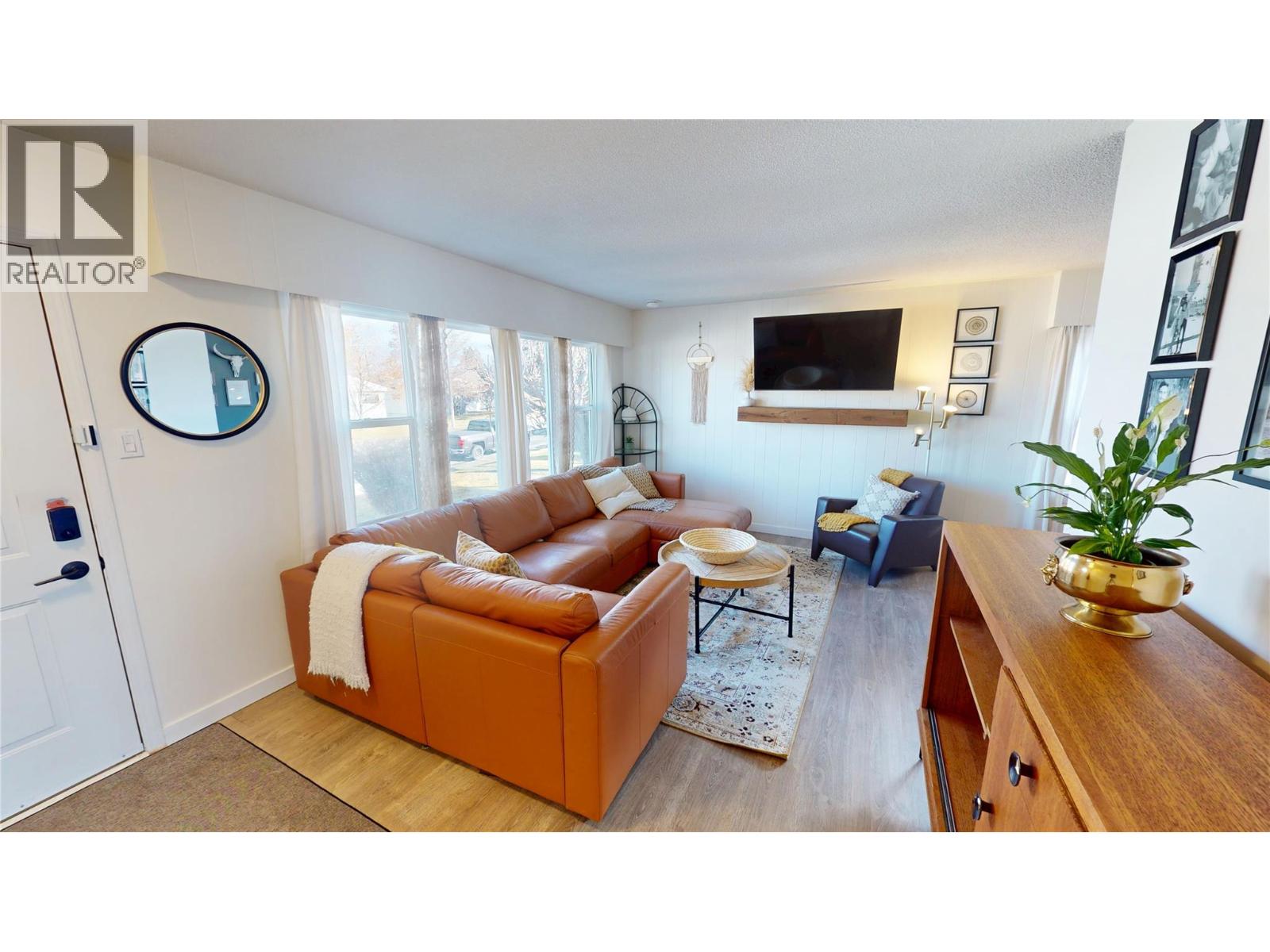 717 6th Street S, Cranbrook, British Columbia  V1C 1L4 - Photo 3 - 10368826