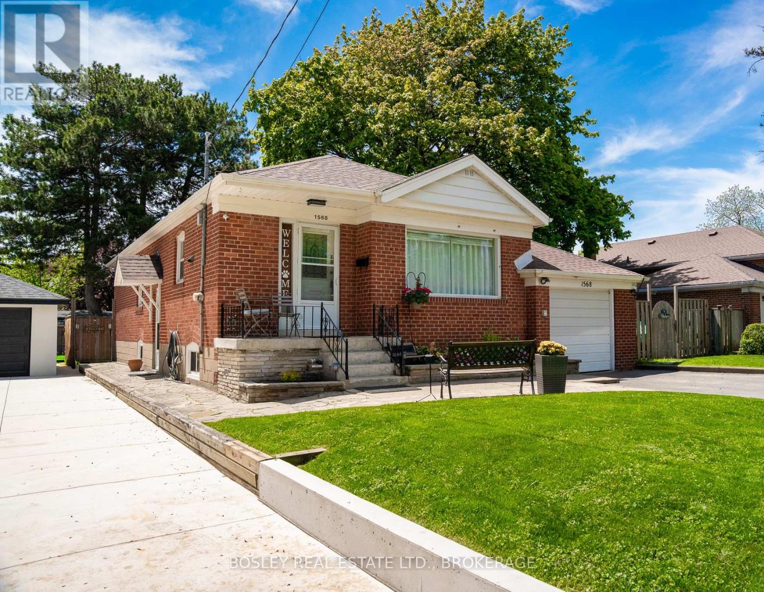 1568 Asgard Drive, Mississauga, Ontario  L5E 2B9 - Photo 2 - W12446789