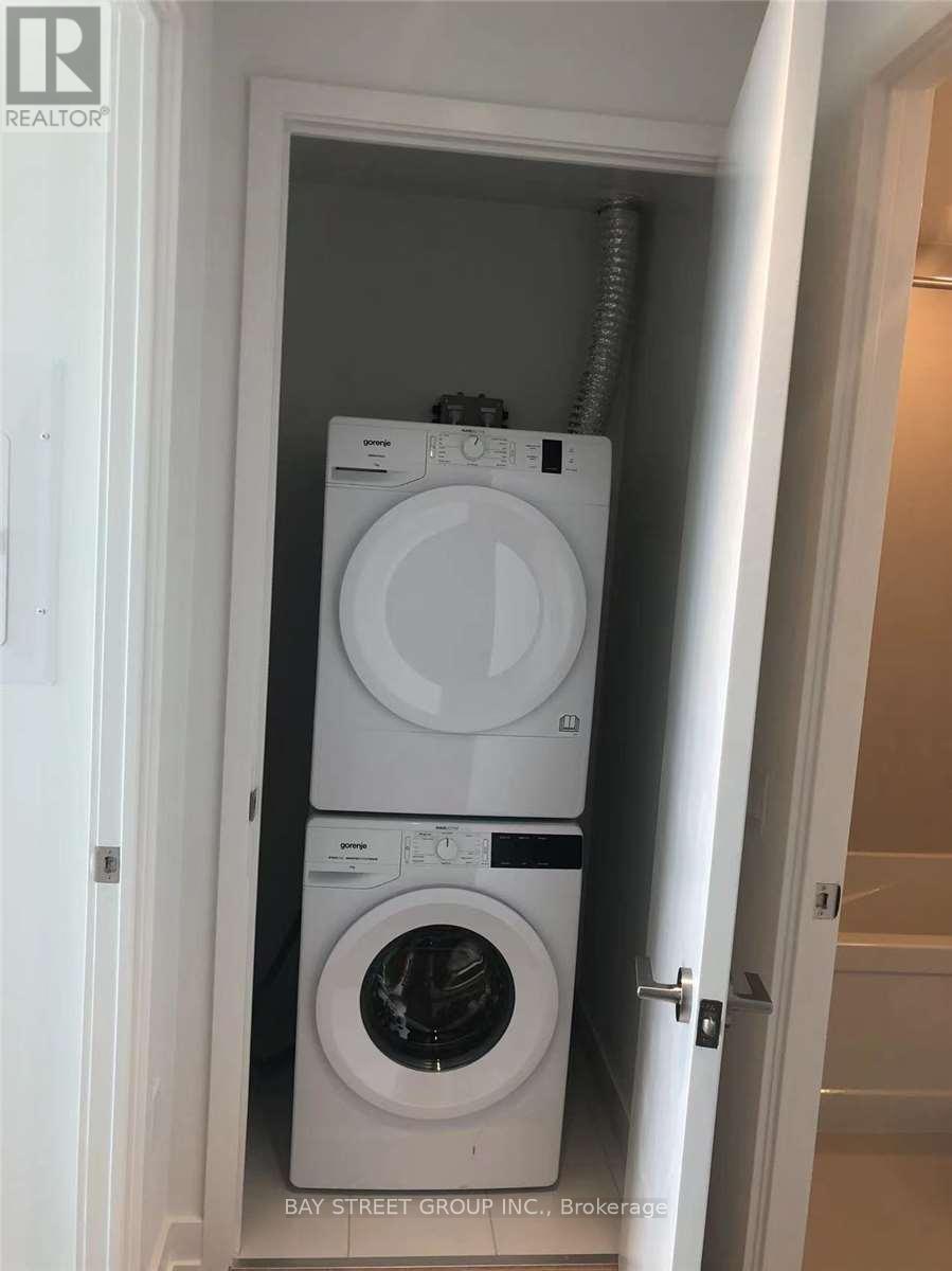 1810 - 15 Queens Quay E, Toronto, Ontario  M5E 0C5 - Photo 9 - C12521910