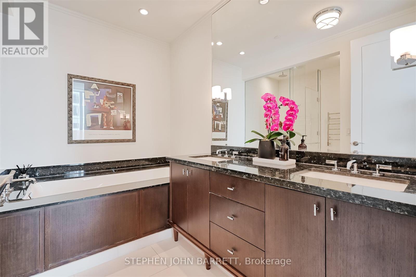 3303 - 183 Wellington Street W, Toronto, Ontario  M5V 0A1 - Photo 18 - C12522020