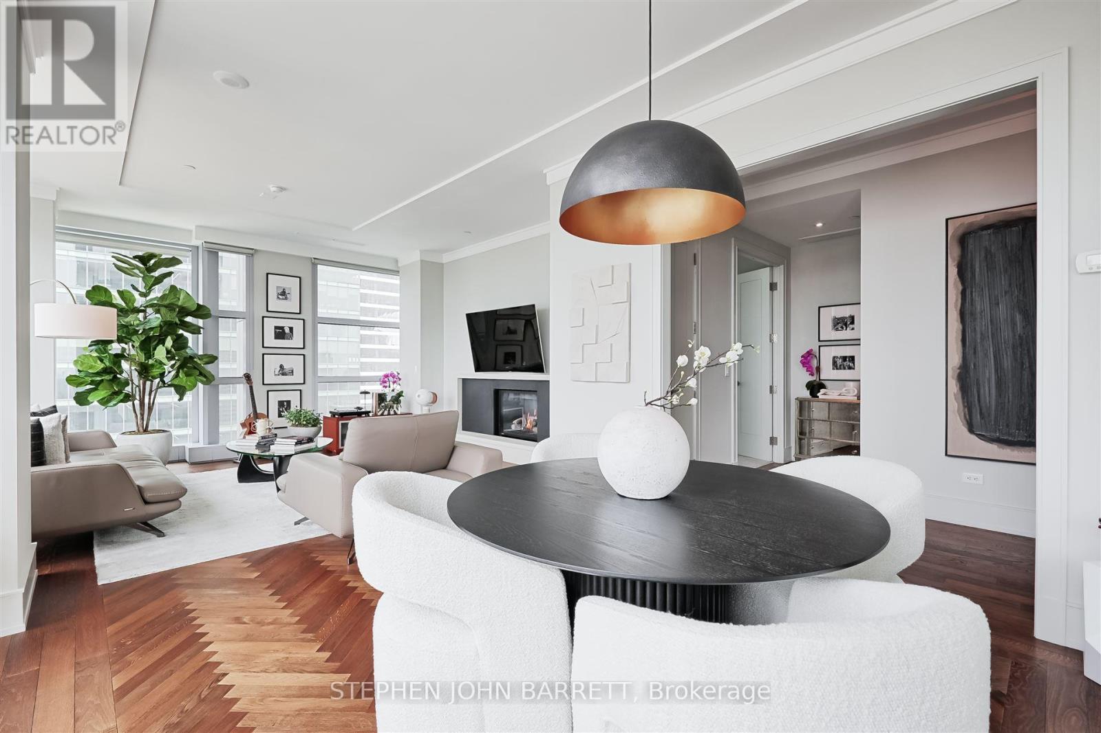 3303 - 183 Wellington Street W, Toronto, Ontario  M5V 0A1 - Photo 3 - C12522020