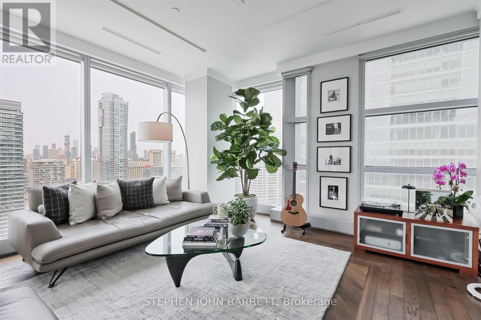 3303 - 183 Wellington Street W, Toronto, Ontario  M5V 0A1 - Photo 5 - C12522020