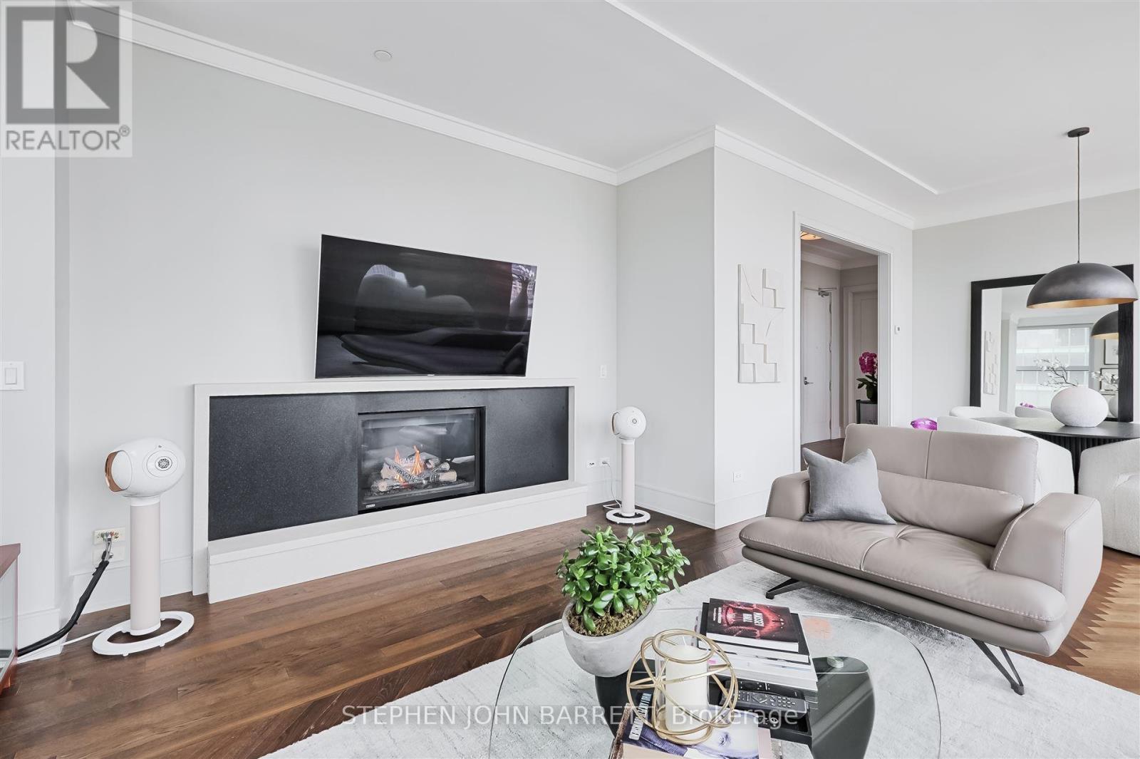 3303 - 183 Wellington Street W, Toronto, Ontario  M5V 0A1 - Photo 7 - C12522020