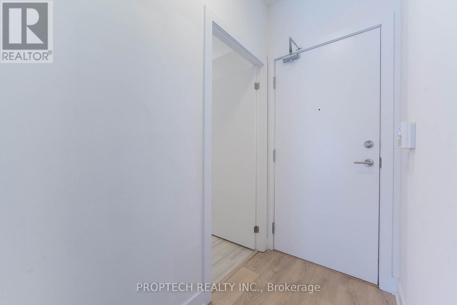 207 - 128 Fairview Mall Drive, Toronto, Ontario  M2J 0E8 - Photo 3 - C12522028