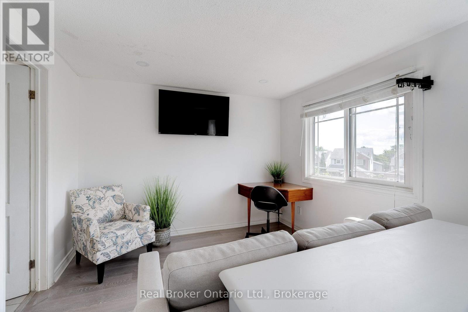 2261 Leominster Drive, Burlington, Ontario  L7P 3W8 - Photo 16 - W12522202