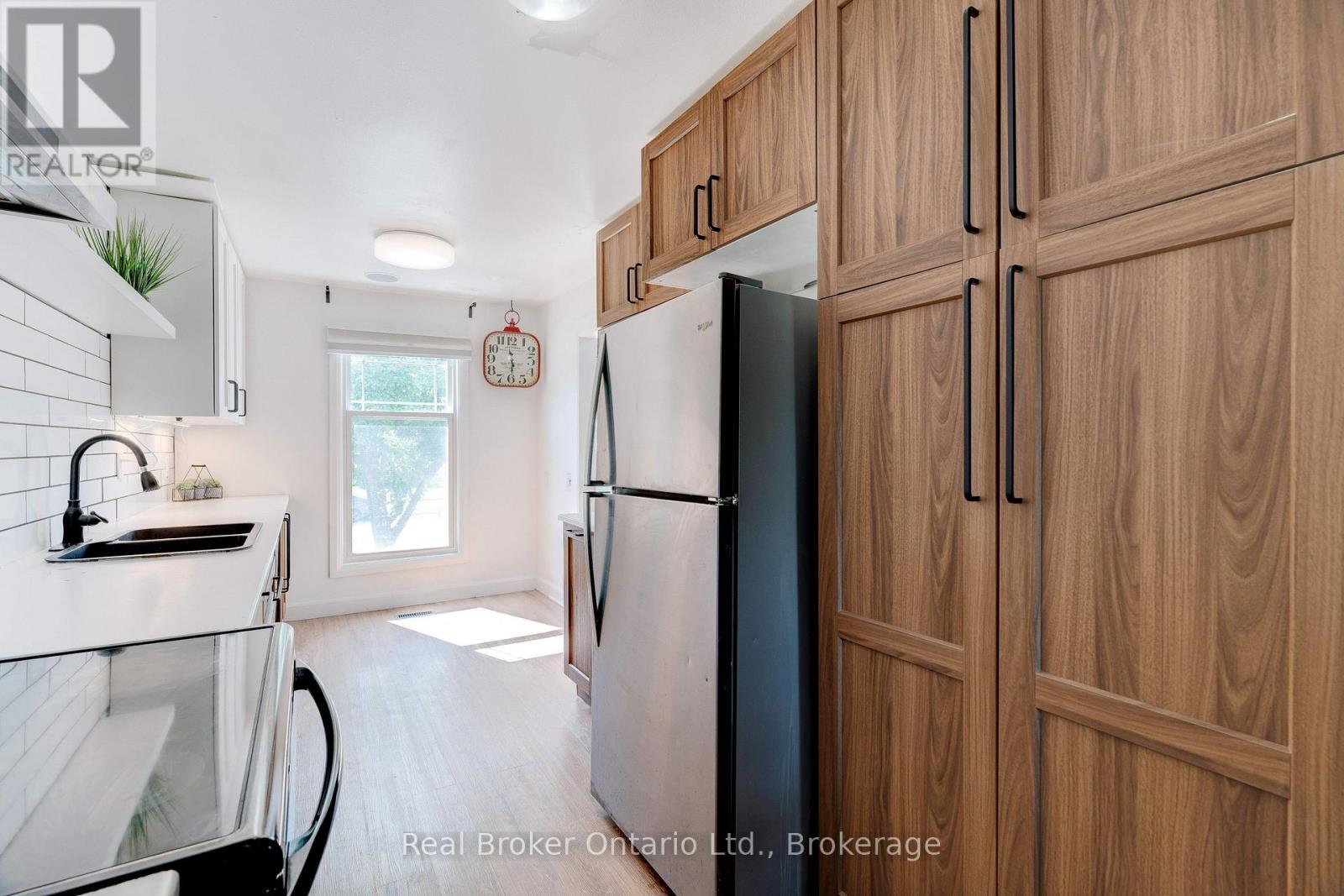 2261 Leominster Drive, Burlington, Ontario  L7P 3W8 - Photo 5 - W12522202