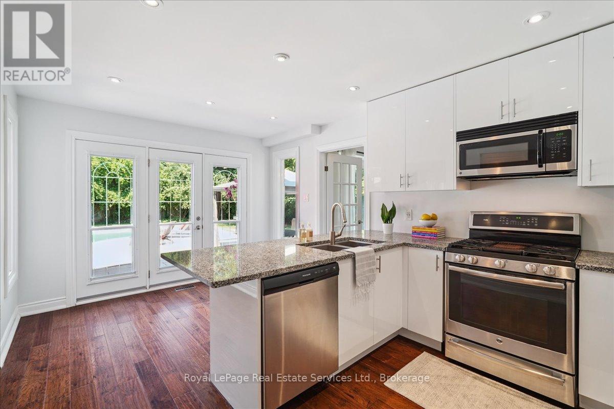 471 Deerhurst Drive, Burlington, Ontario L7L 5T4 - Photo 11 - W12522296