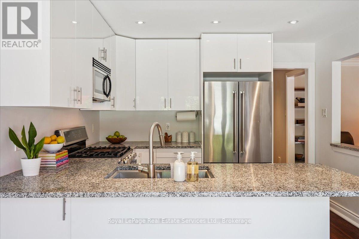 471 Deerhurst Drive, Burlington, Ontario L7L 5T4 - Photo 14 - W12522296