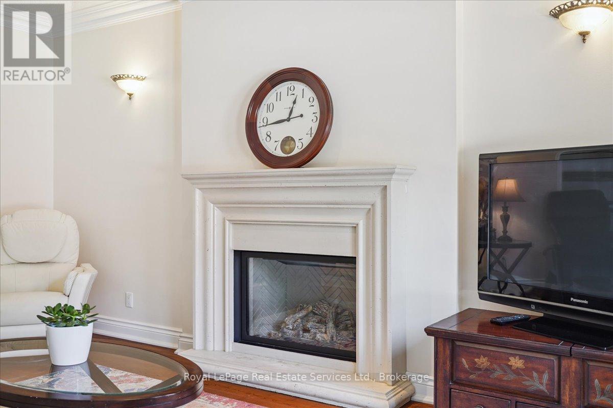 471 Deerhurst Drive, Burlington, Ontario L7L 5T4 - Photo 16 - W12522296