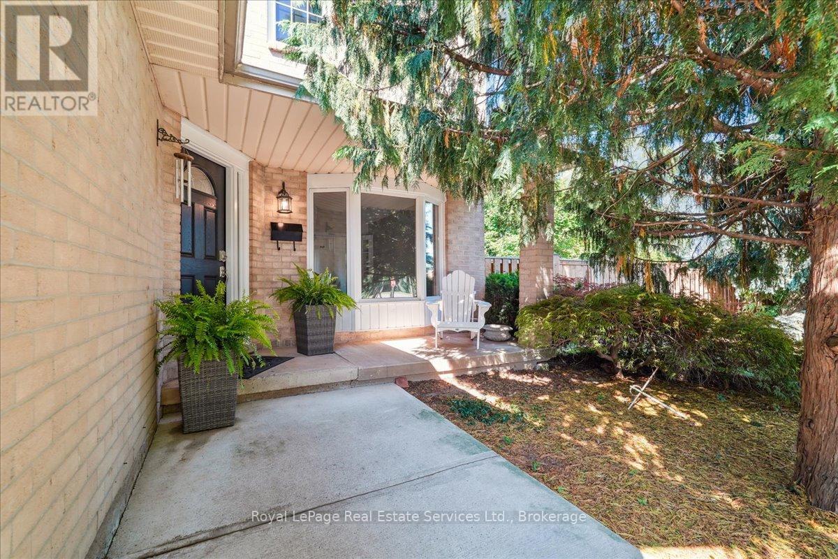 471 Deerhurst Drive, Burlington, Ontario L7L 5T4 - Photo 2 - W12522296