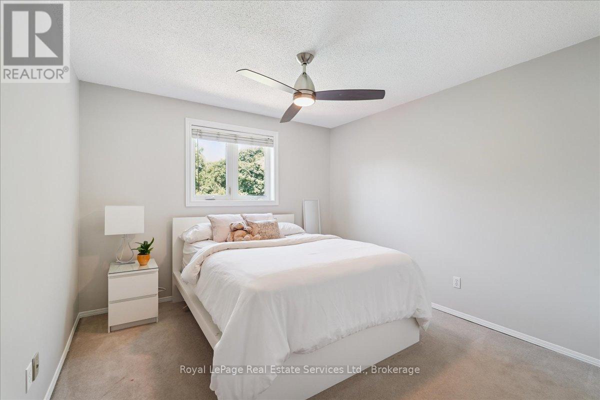 471 Deerhurst Drive, Burlington, Ontario L7L 5T4 - Photo 24 - W12522296