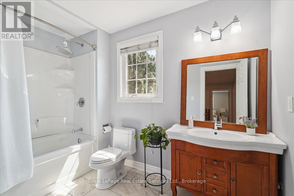 471 Deerhurst Drive, Burlington, Ontario L7L 5T4 - Photo 27 - W12522296