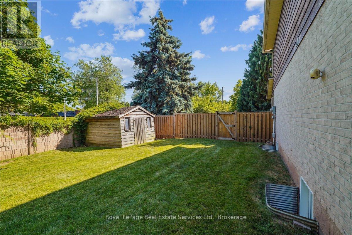 471 Deerhurst Drive, Burlington, Ontario L7L 5T4 - Photo 39 - W12522296