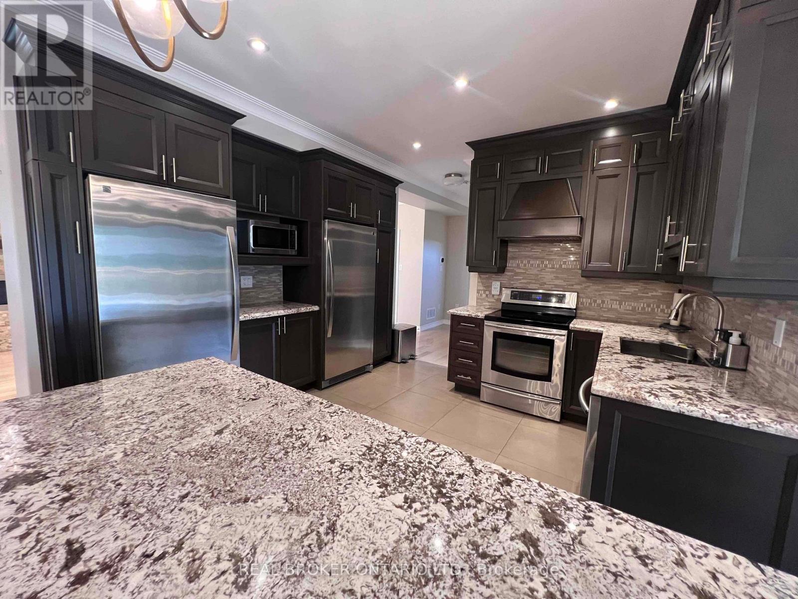 30 Meadowacres Drive, Toronto, Ontario  M1T 1B2 - Photo 2 - E12522014