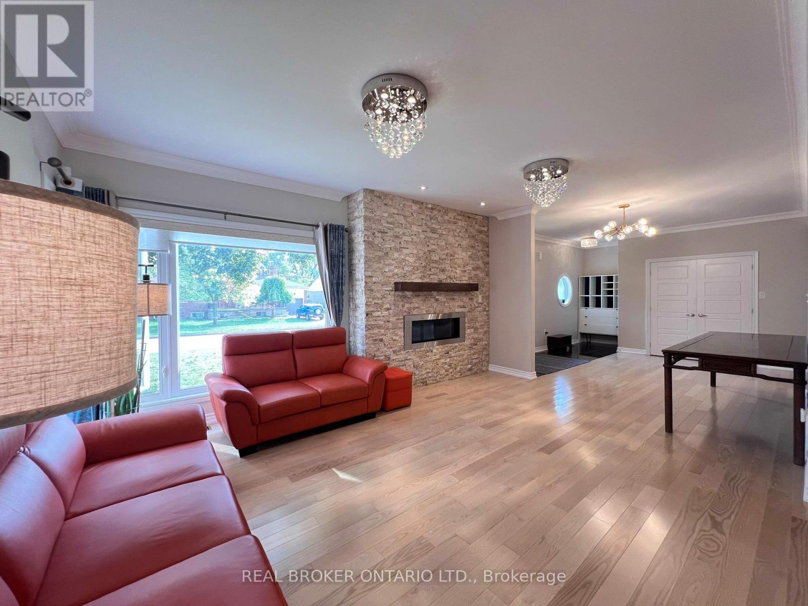 30 Meadowacres Drive, Toronto, Ontario  M1T 1B2 - Photo 4 - E12522014