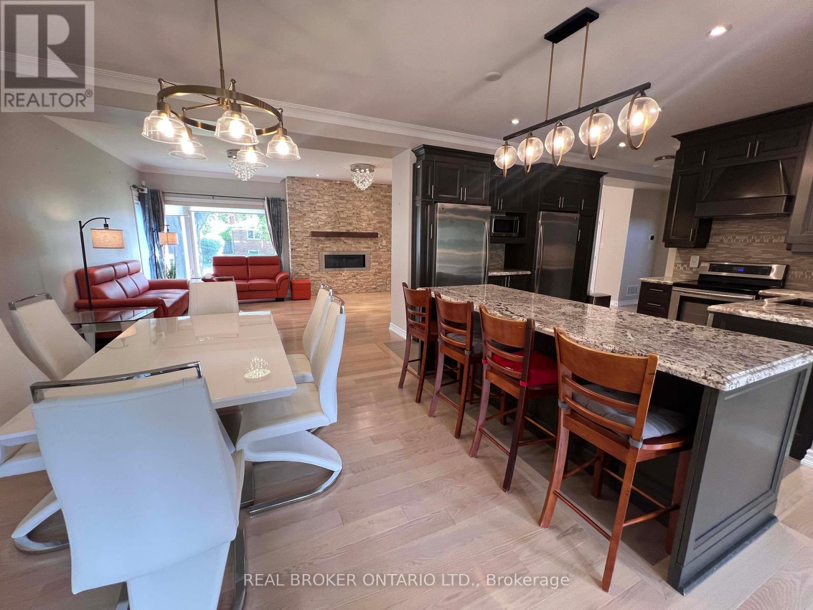 30 Meadowacres Drive, Toronto, Ontario  M1T 1B2 - Photo 8 - E12522014