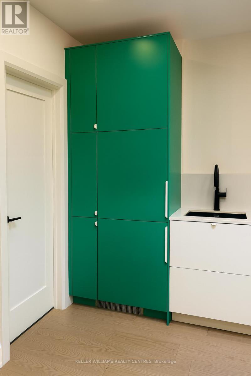 202 - 2034 Danforth Avenue, Toronto, Ontario  M4C 1J6 - Photo 2 - E12522046