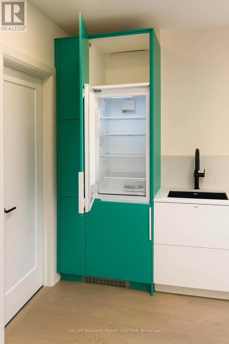 202 - 2034 Danforth Avenue, Toronto, Ontario  M4C 1J6 - Photo 3 - E12522046