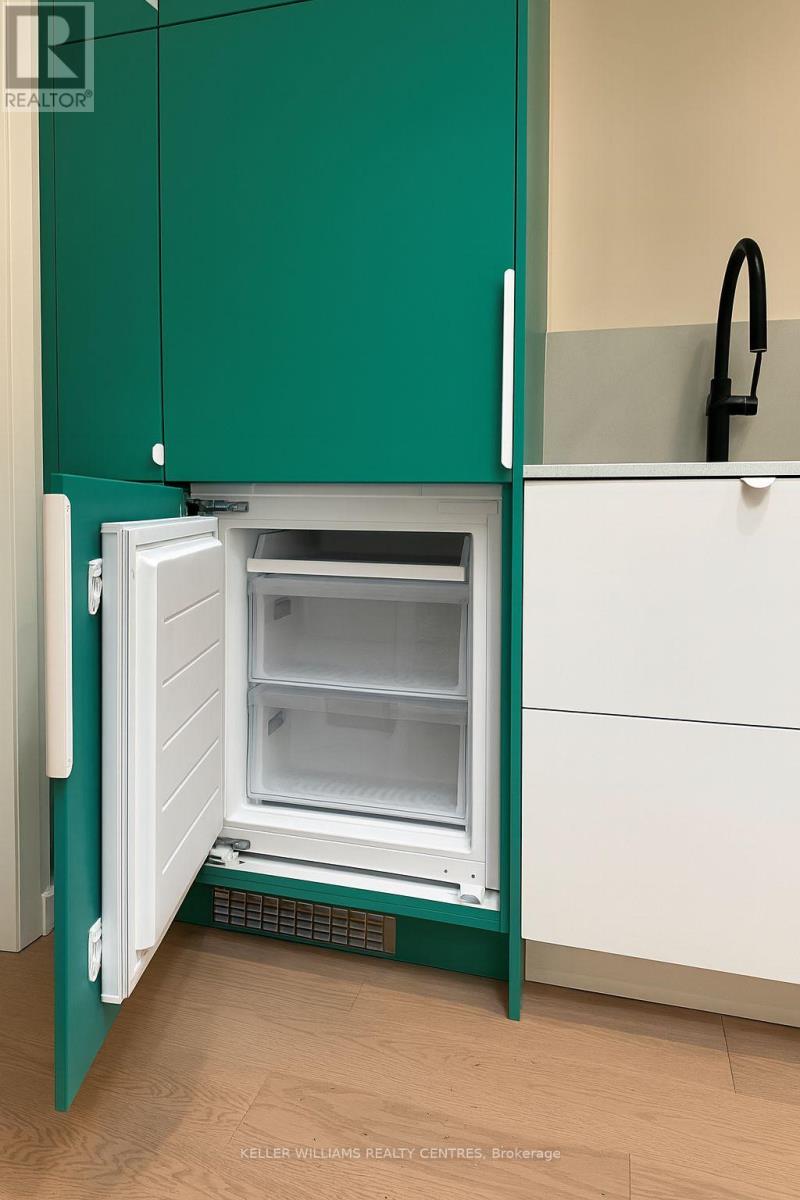 202 - 2034 Danforth Avenue, Toronto, Ontario  M4C 1J6 - Photo 4 - E12522046