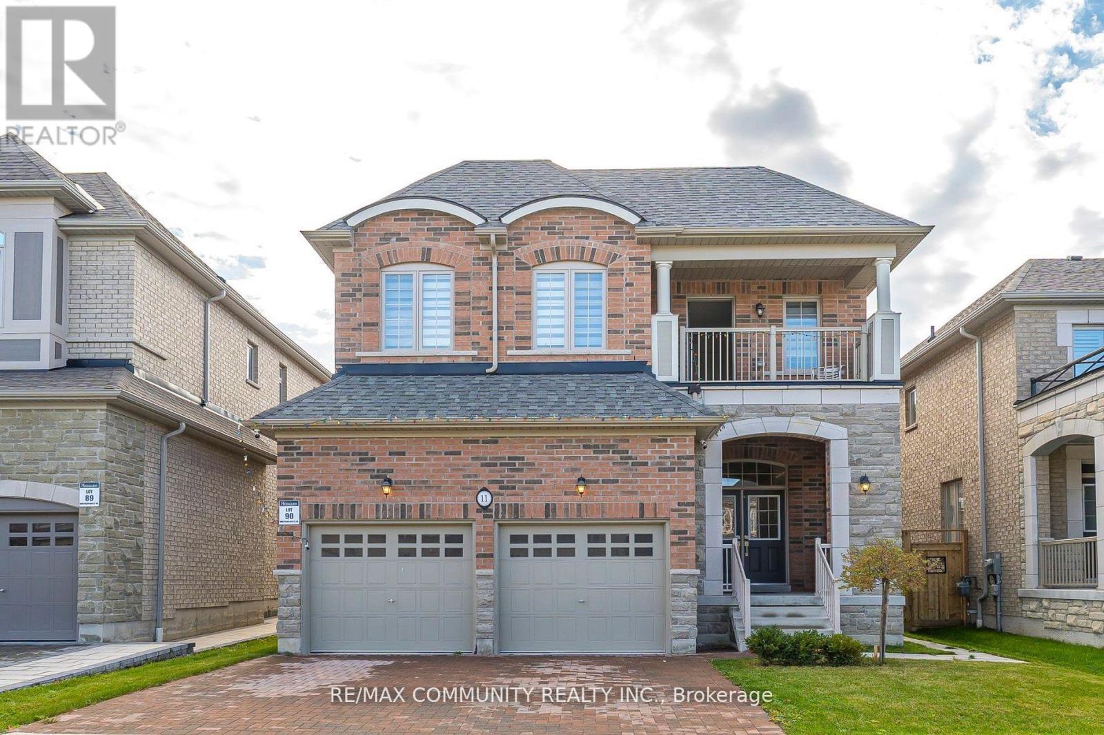 11 NORTHERN BREEZE CRESCENT, Whitby, Ontario