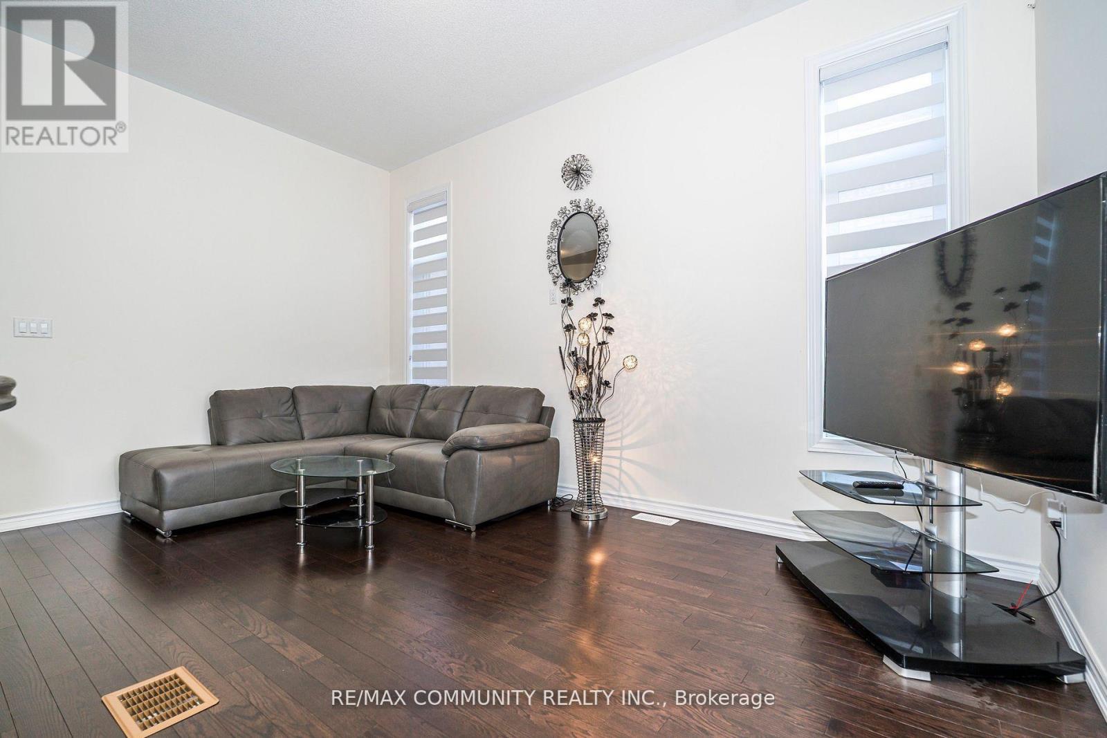 11 Northern Breeze Crescent, Whitby, Ontario  L1R 0P4 - Photo 19 - E12522198