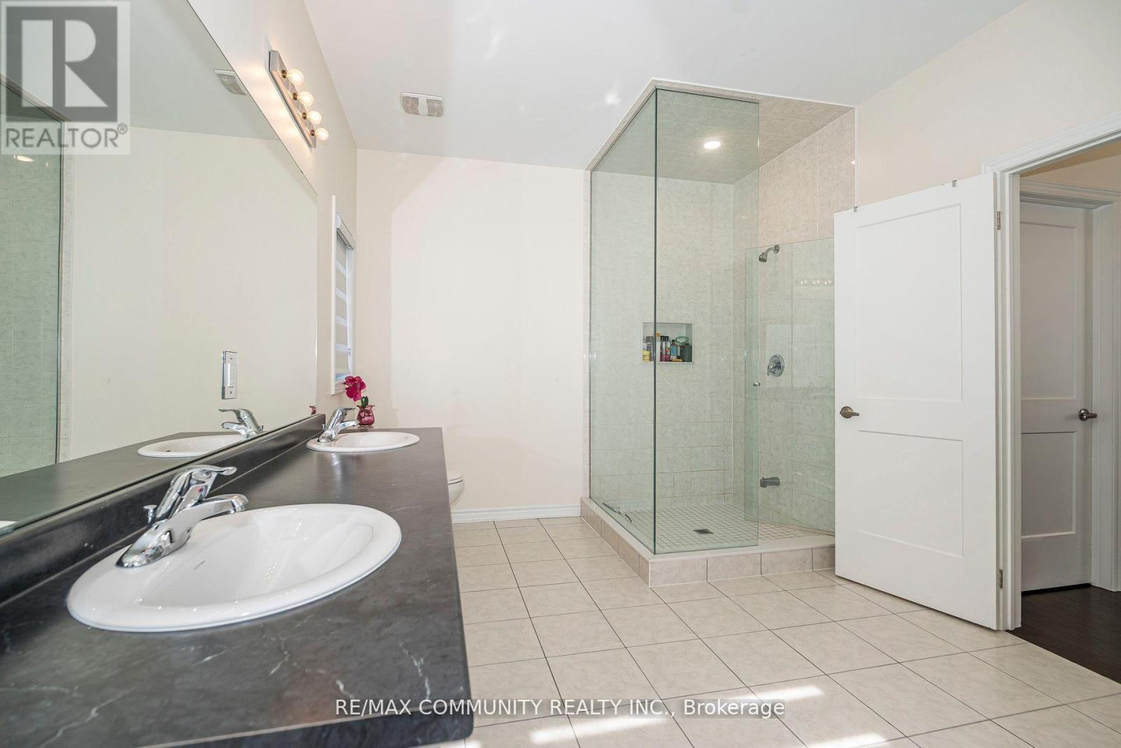 11 Northern Breeze Crescent, Whitby, Ontario  L1R 0P4 - Photo 25 - E12522198