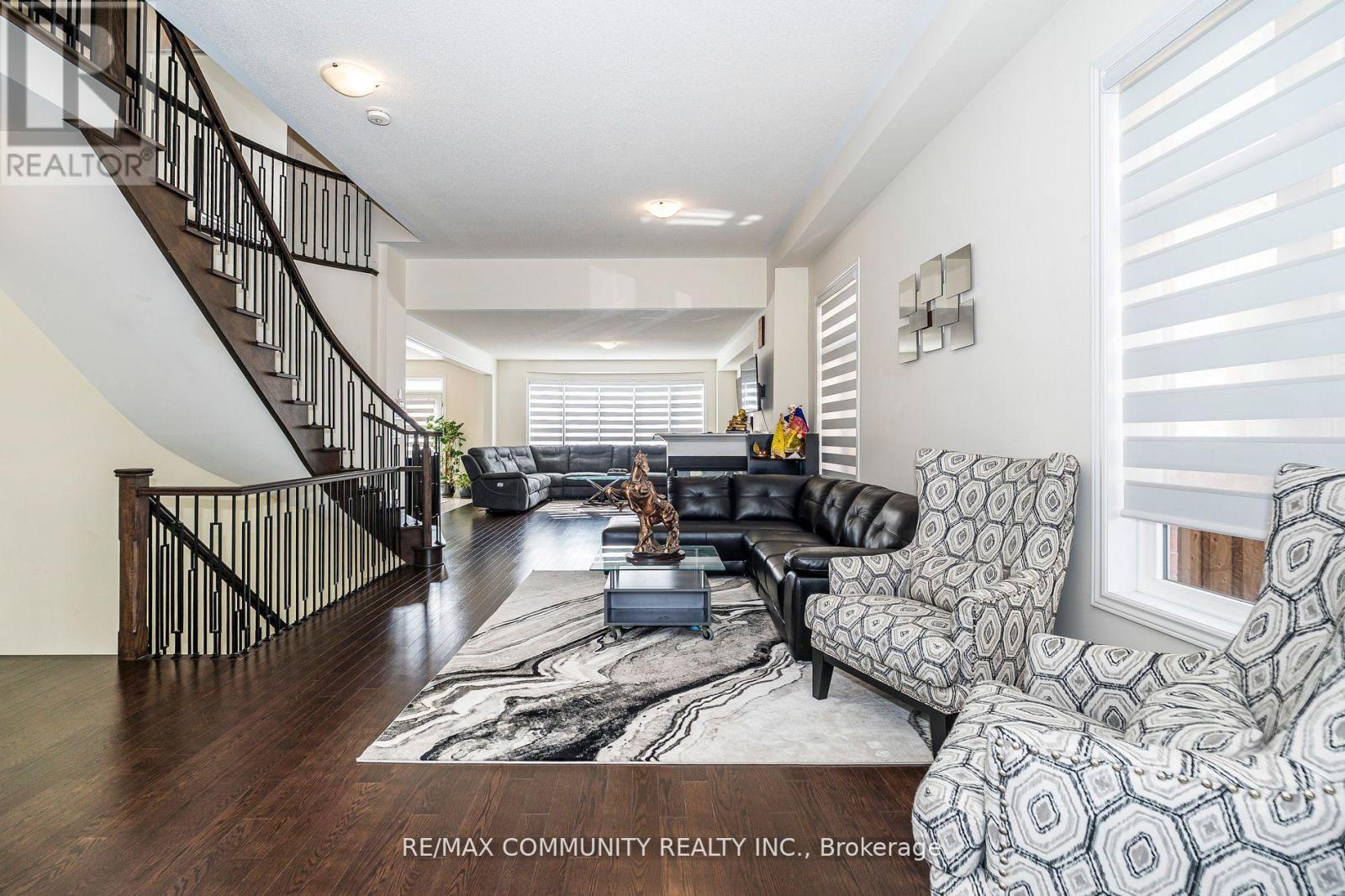 11 Northern Breeze Crescent, Whitby, Ontario  L1R 0P4 - Photo 4 - E12522198