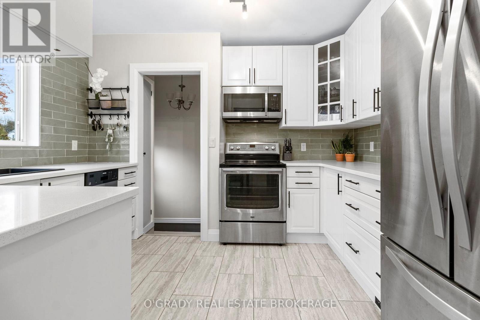 79 North Augusta Road, Brockville, Ontario  K6V 2X8 - Photo 19 - X12522224