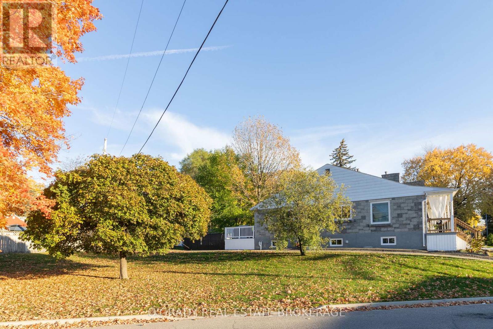 79 North Augusta Road, Brockville, Ontario  K6V 2X8 - Photo 3 - X12522224