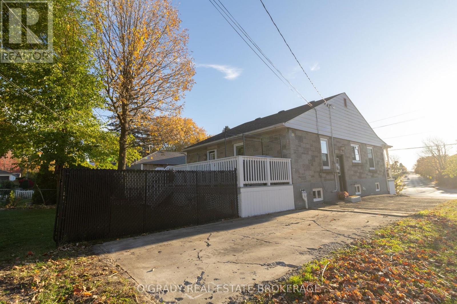 79 North Augusta Road, Brockville, Ontario  K6V 2X8 - Photo 4 - X12522224