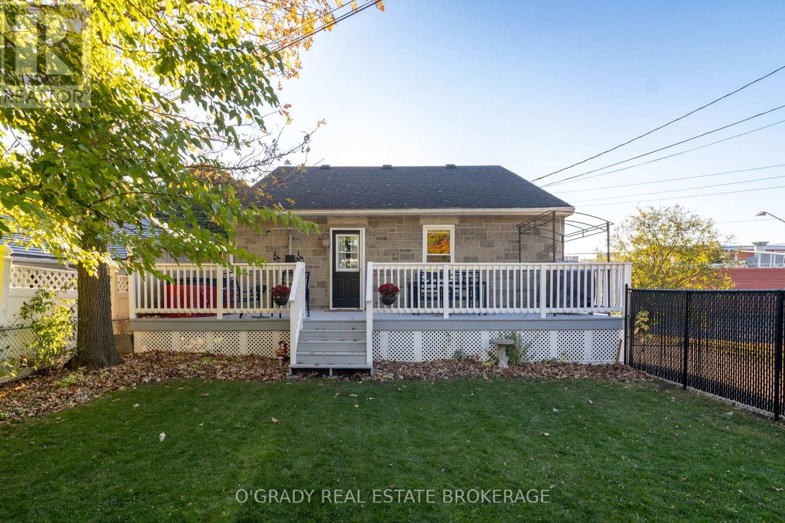 79 North Augusta Road, Brockville, Ontario  K6V 2X8 - Photo 7 - X12522224