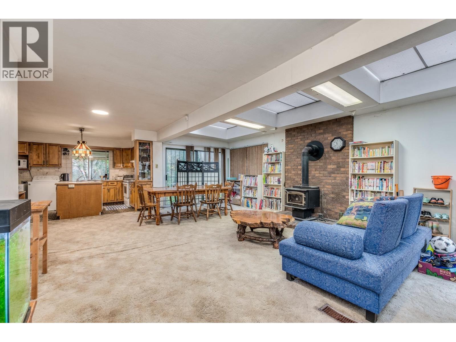 5449 Royal Oak Avenue, Burnaby, British Columbia V5H 3N1 - Photo 4 - R3065702