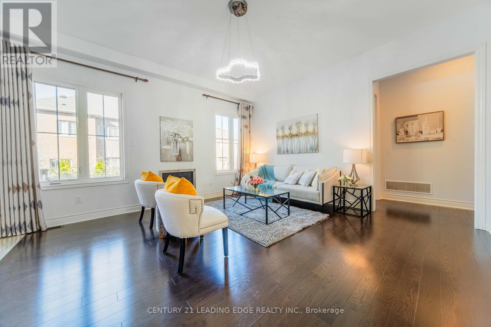 63 Ken Sinclair Crescent, Aurora, Ontario  L4G 3J1 - Photo 10 - N12521868